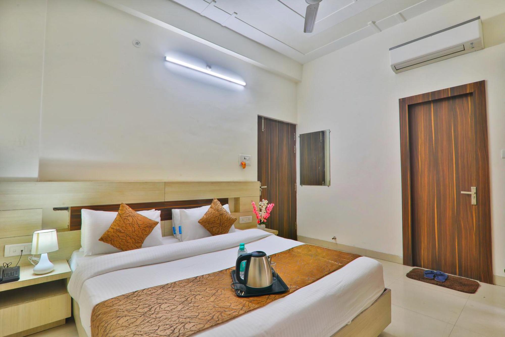 Gulmohar Hotel 3*