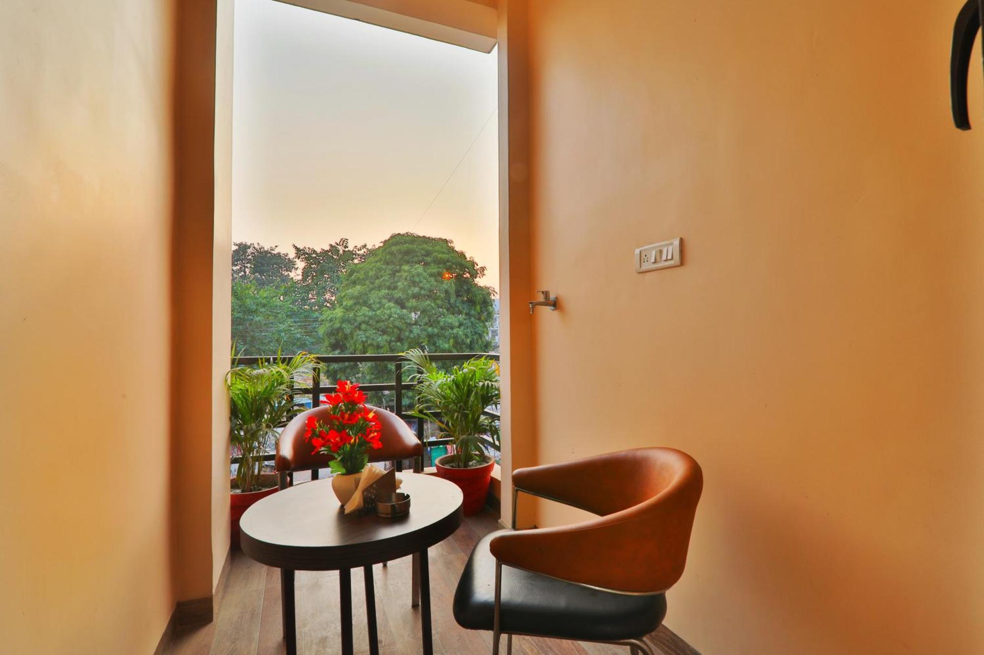 Gulmohar Hotel
