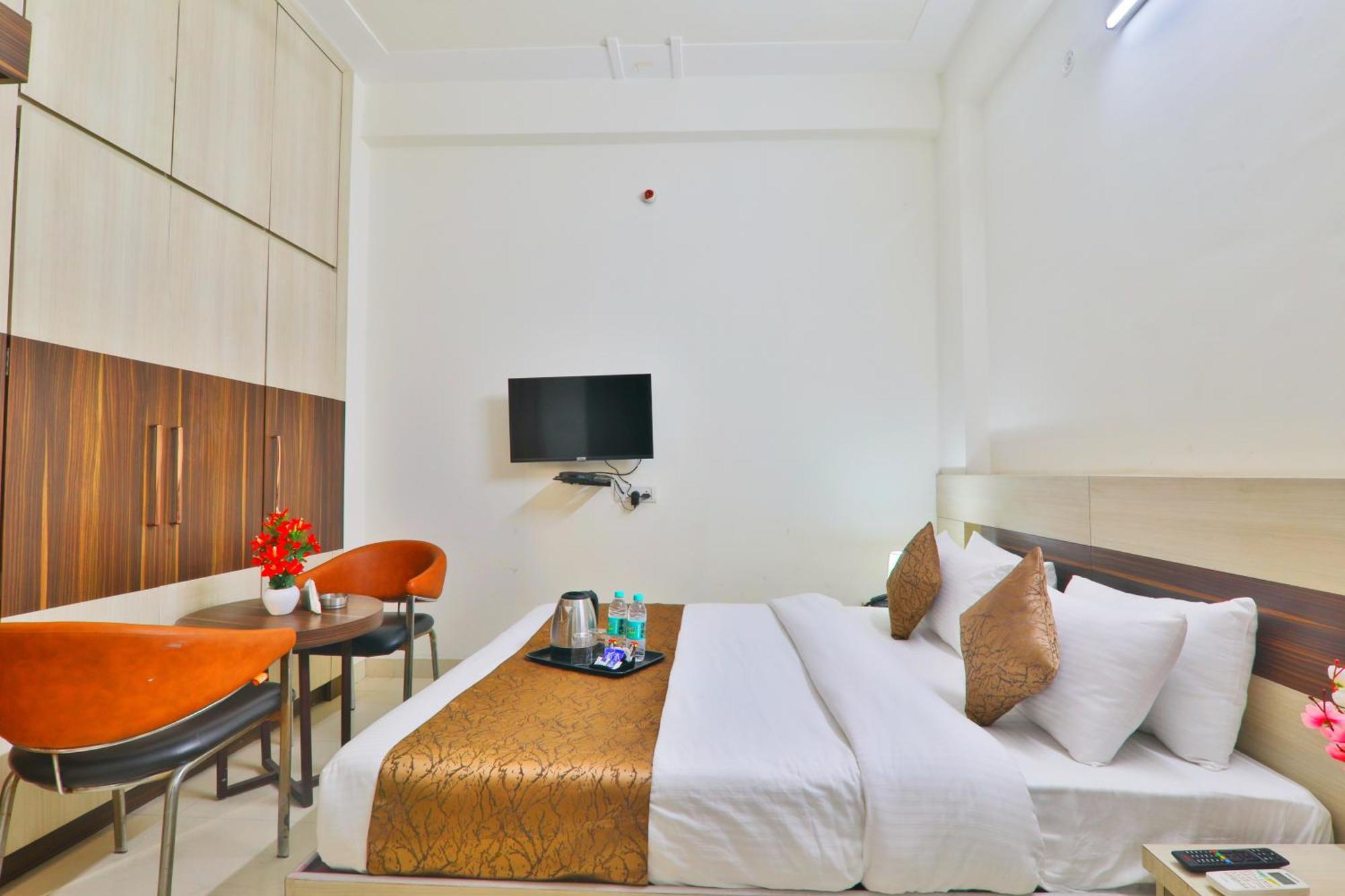 Gulmohar Hotel 3*