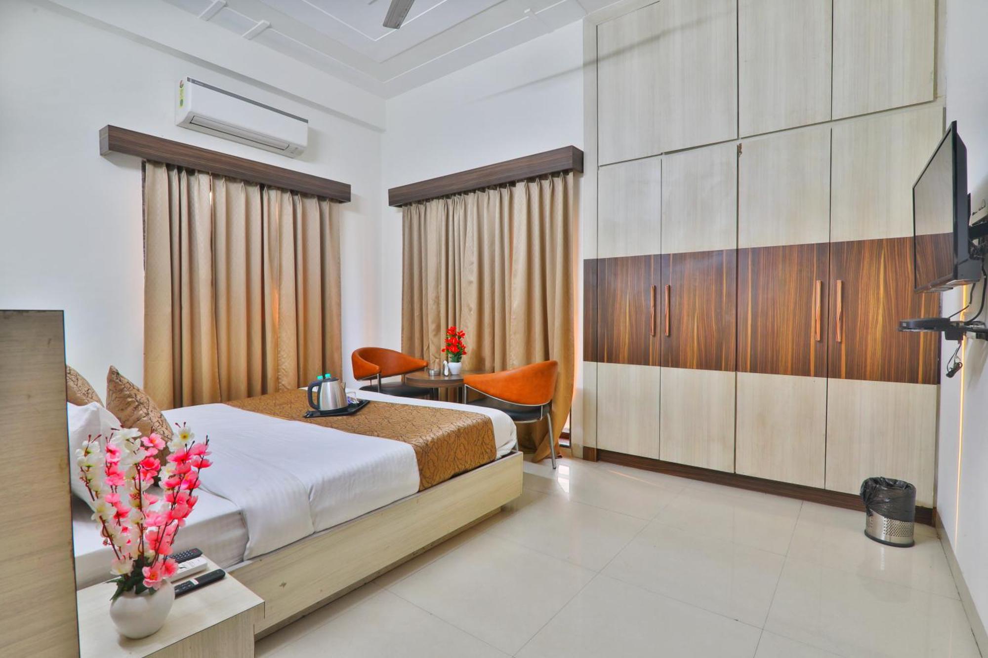 Hotel Gulmohar 3*